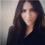 Ragazza spigliata, livello di inglese C2, e con un approccio originale all'insegnamento offre lezioni di lingua inglese base ed intermedia, con lezioni on-line, esercizi per casa di lessico, grammatica, lettura, scrittura e fonetica